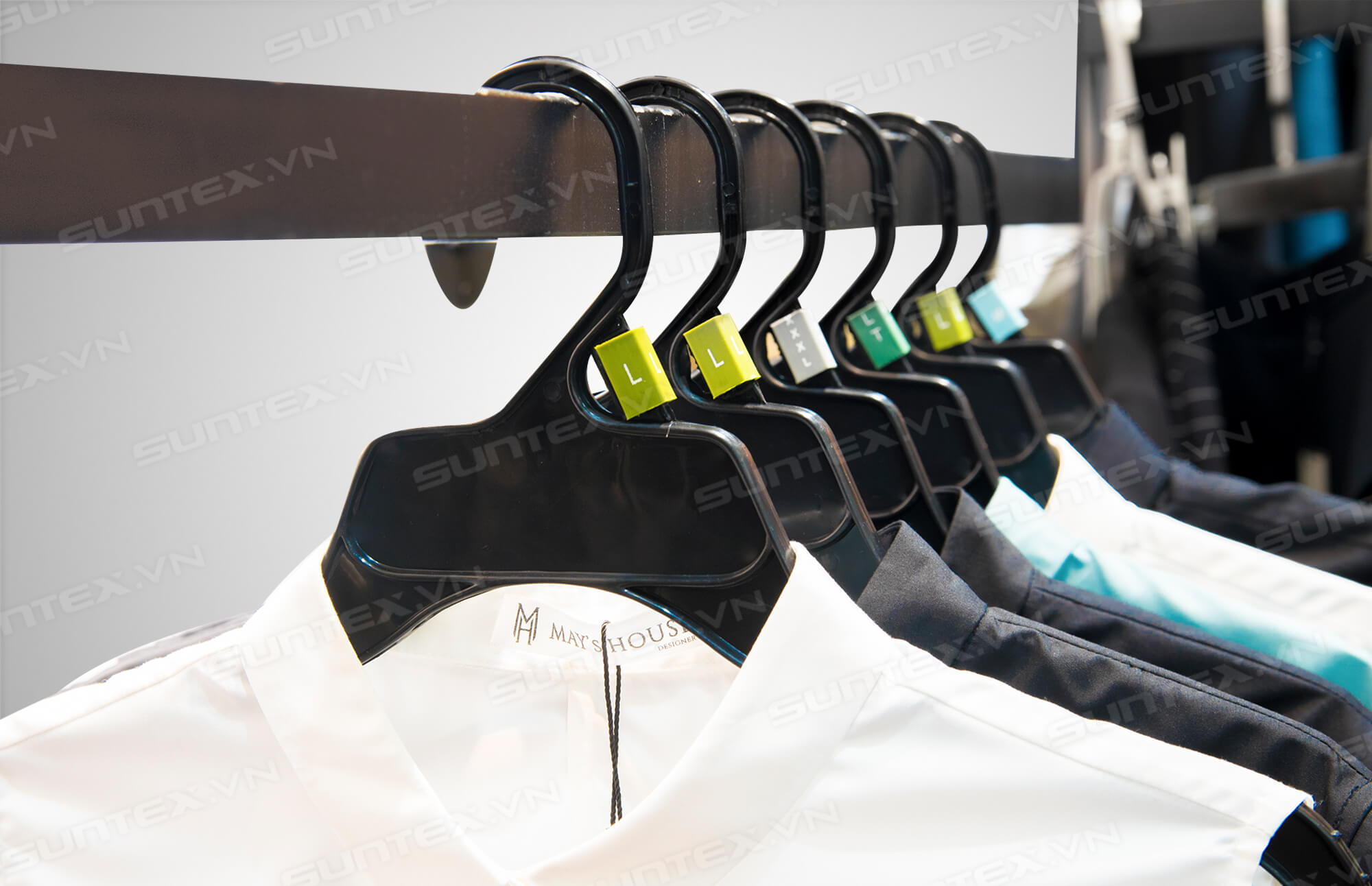 Vì sao móc nhựa được nhiều shop thời trang tin dùng?