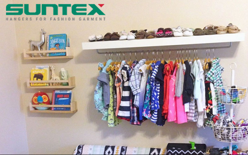 Tip sử dụng móc treo quần áo trẻ em an toàn và hiệu quả