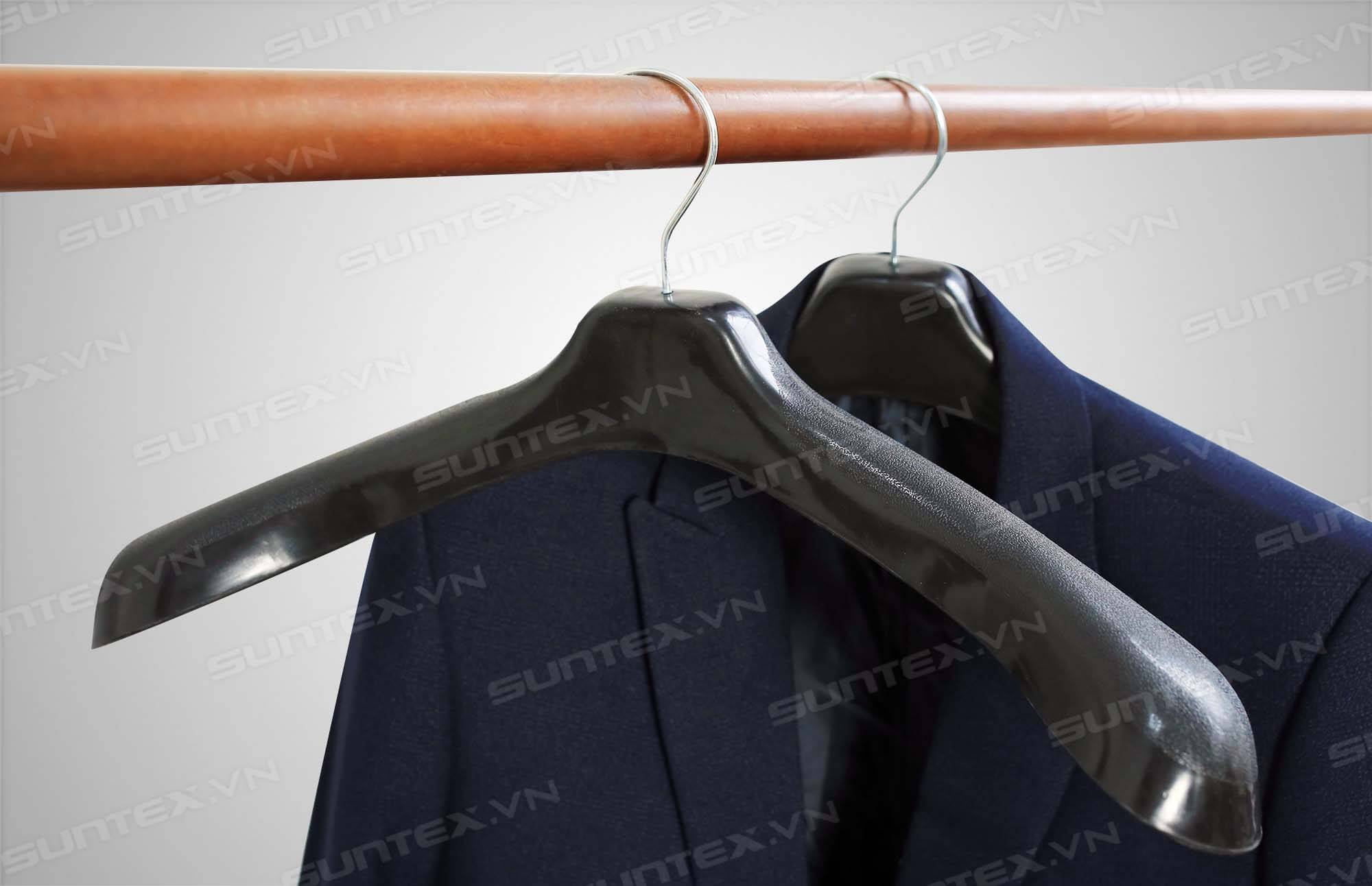 Những lý do mà chúng ta nên mua và sử dụng móc treo nhựa