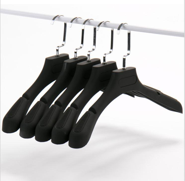 Các lợi thế của các công ty thời trang sử dụng móc treo nhựa Suntex