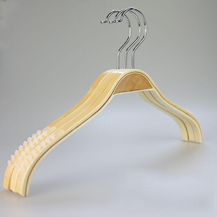 Những lý do vì sao bạn nên sử dụng móc treo đồ bằng gỗ