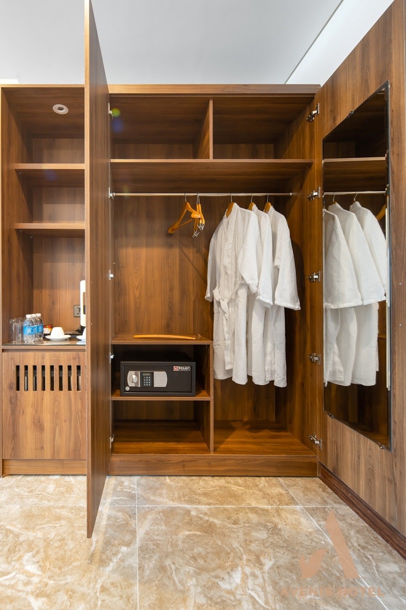 Làm sao để chọn được móc treo quần áo bằng gỗ phù hợp với khách sạn, resort?