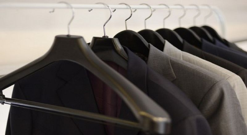Muốn mua móc treo vest suit tốt nhất bạn cần phải biết tới thông tin này