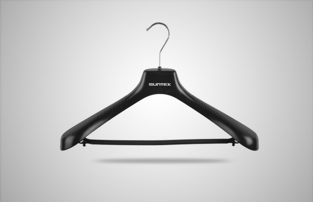 Nâng cao đẳng cấp thời trang của quần áo nhờ móc treo mango